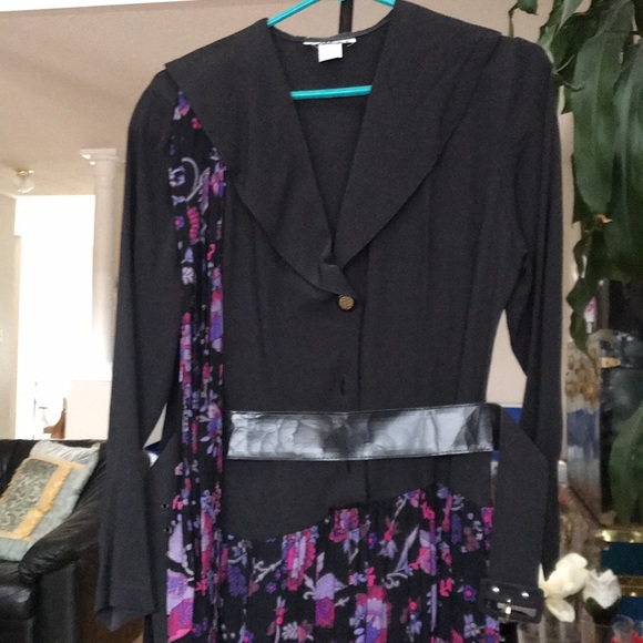 WOMANS DRESS SIZE US SMALL. - Picture 3 of 7